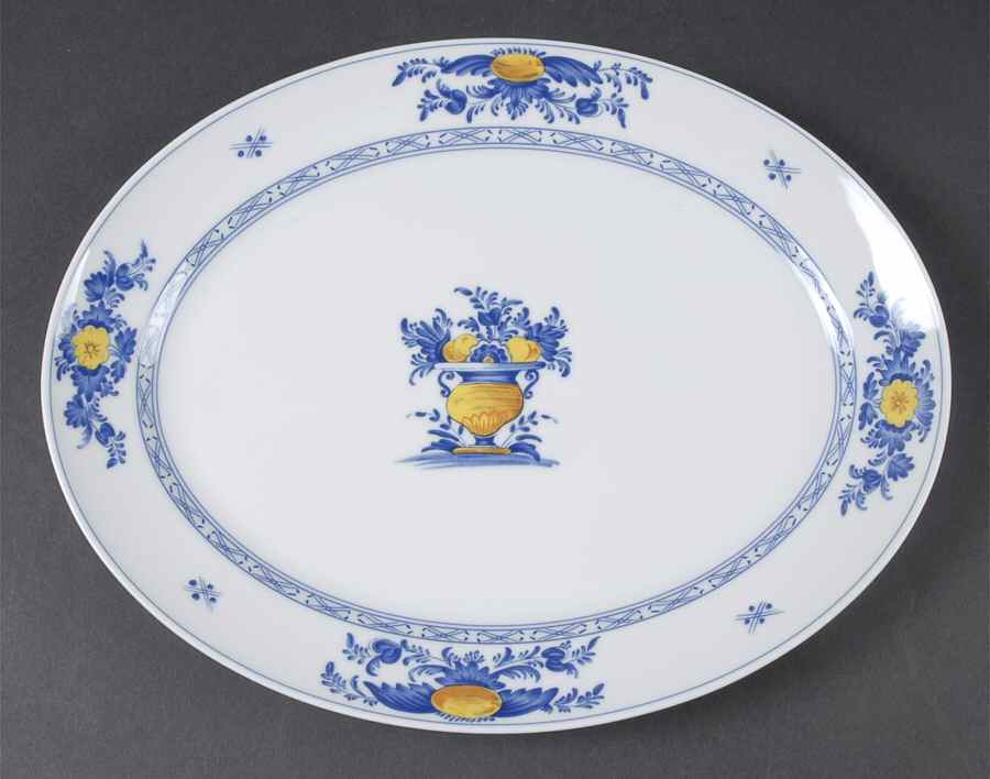 Viana 11" Oval Serving Platter by Vista Alegre-1