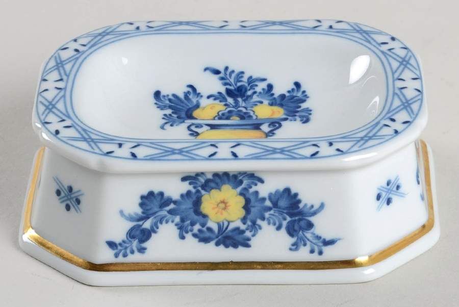 Viana Soap Dish by Vista Alegre-1