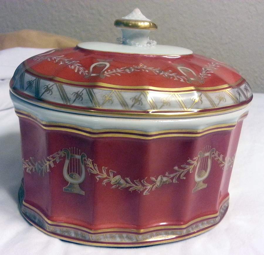 VIA3 Oval Box & Lid by Vista Alegre-1