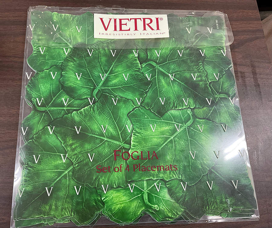 Foglia Vinyl Placemat by Vietri (Italy)-1
