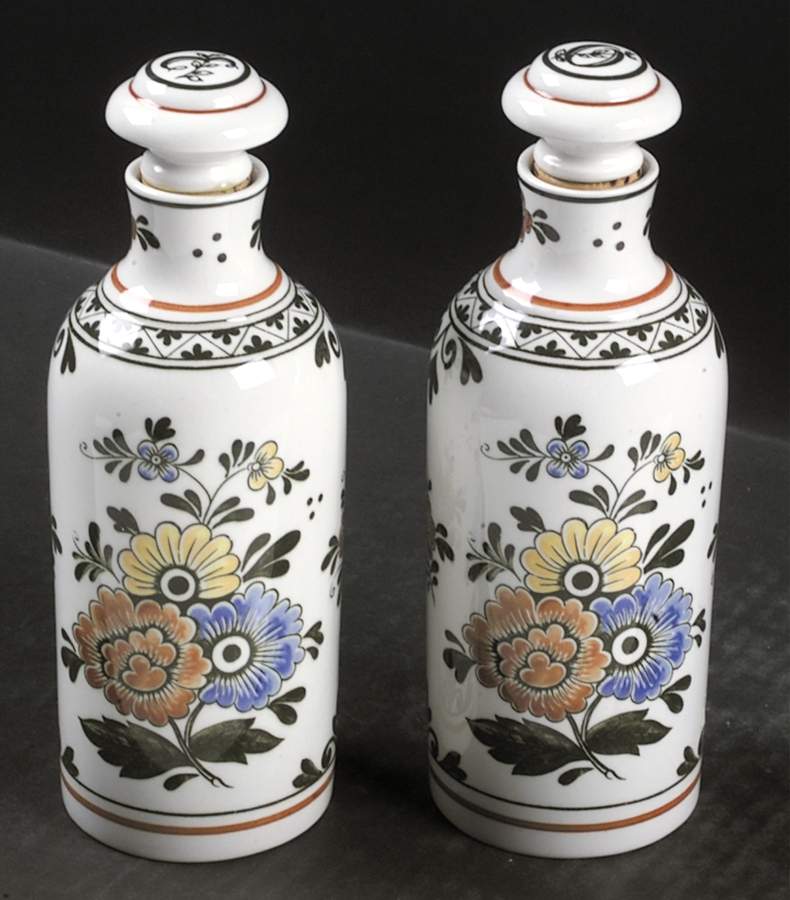 Alt Amsterdam Vinegar and Oil Set with "V" and "O" Stoppers by Villeroy & Boch-1