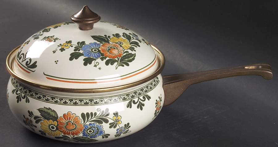 Alt Amsterdam 2 Quart Metal Covered Saucepan by Villeroy & Boch-1