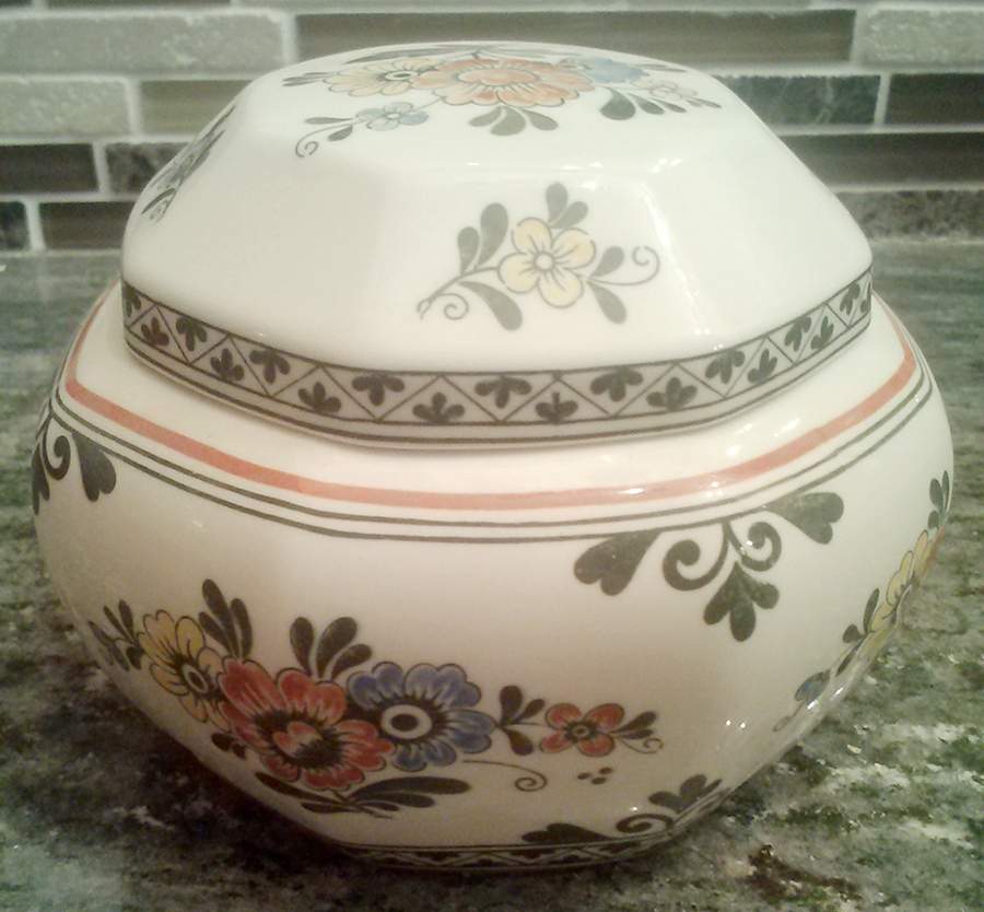 Alt Amsterdam Octagonal Box & Lid by Villeroy & Boch-1