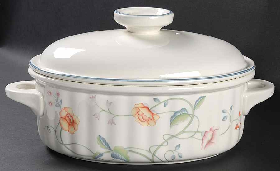 Albertina 3 Quart Oval Covered Casserole by Villeroy & Boch-1