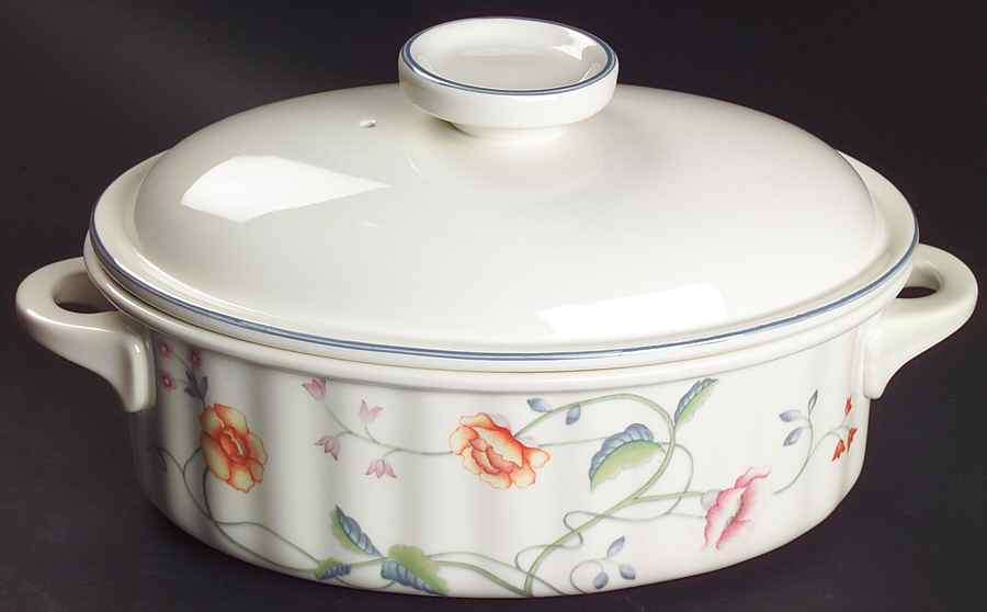 Albertina 2 Quart Oval Covered Casserole by Villeroy & Boch-1