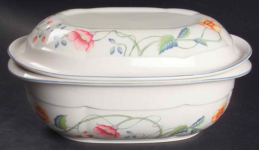 Albertina 1.5 Qt Oval Microwave Baker with Lid by Villeroy & Boch-1
