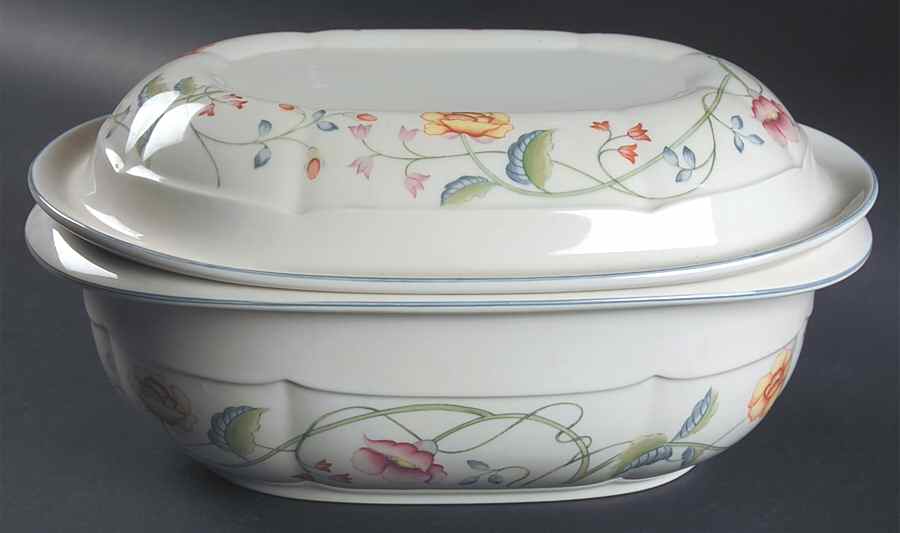 Albertina 3 Quart Oval Microwave Baker with Lid by Villeroy & Boch-1