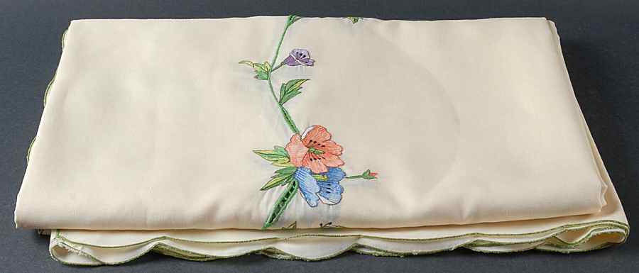 Amapola 64" X 118" Rectangular Tablecloth by Villeroy & Boch-1