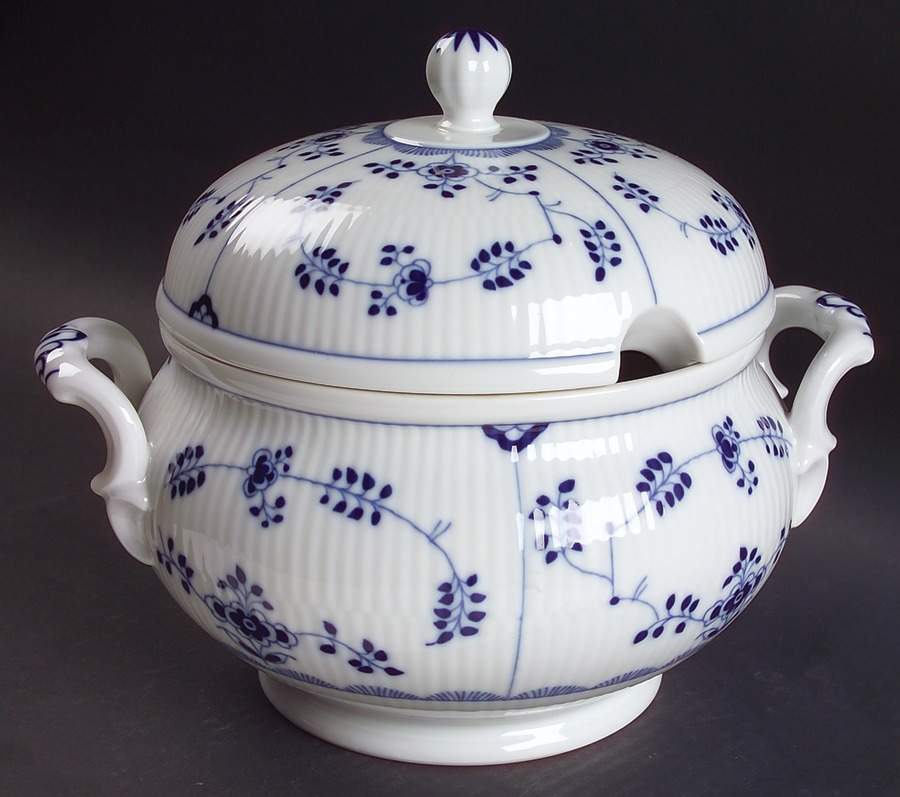 Amalienburg Tureen &  Lid by Villeroy & Boch-1