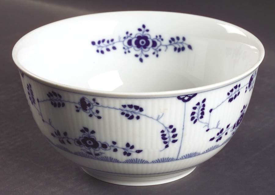 Amalienburg 7" Round Vegetable Bowl by Villeroy & Boch-1