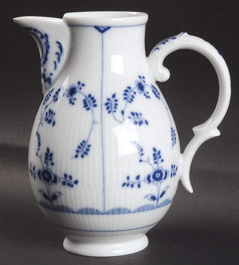 Amalienburg 20 Oz Pitcher by Villeroy & Boch-1