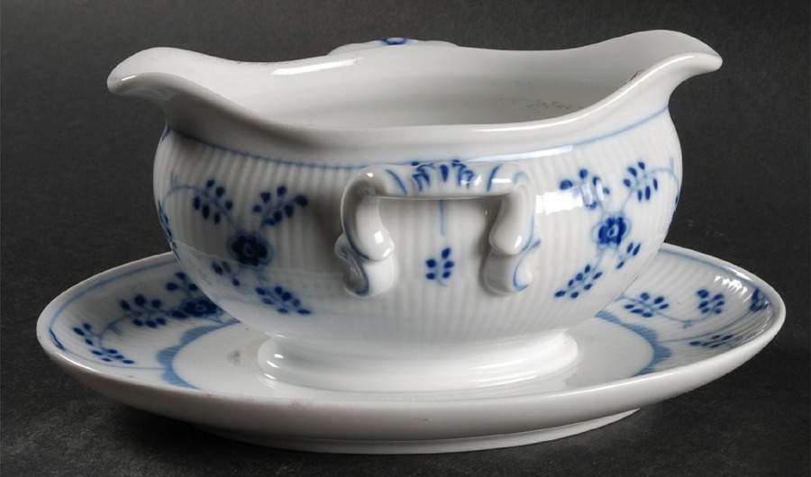 Amalienburg Gravy Boat with Attached Underplate by Villeroy & Boch-1