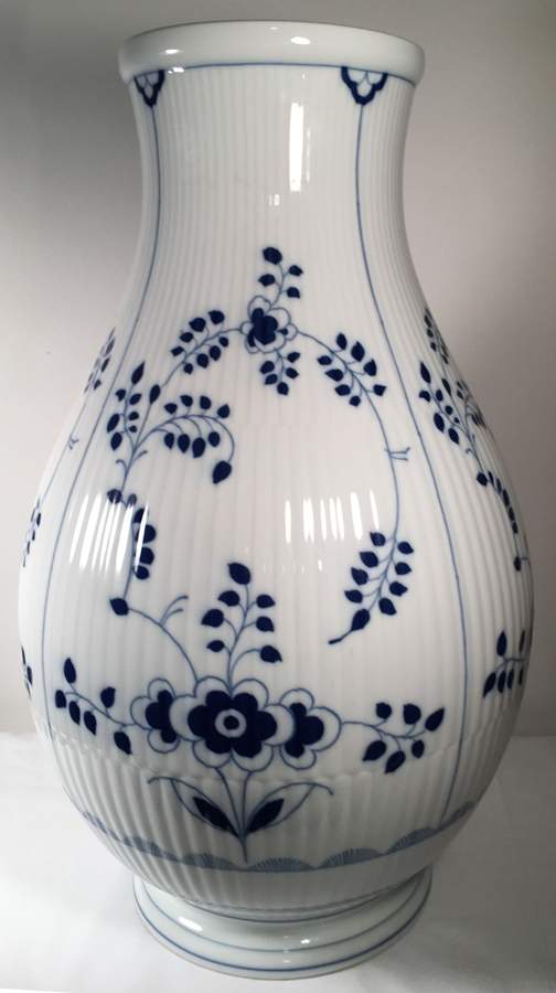 Amalienburg 20" Vase by Villeroy & Boch-1