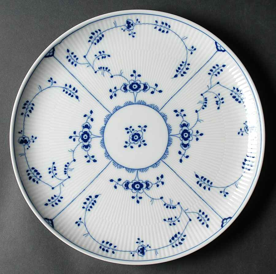 Amalienburg 12" Chop Plate (Round Platter) by Villeroy & Boch-1