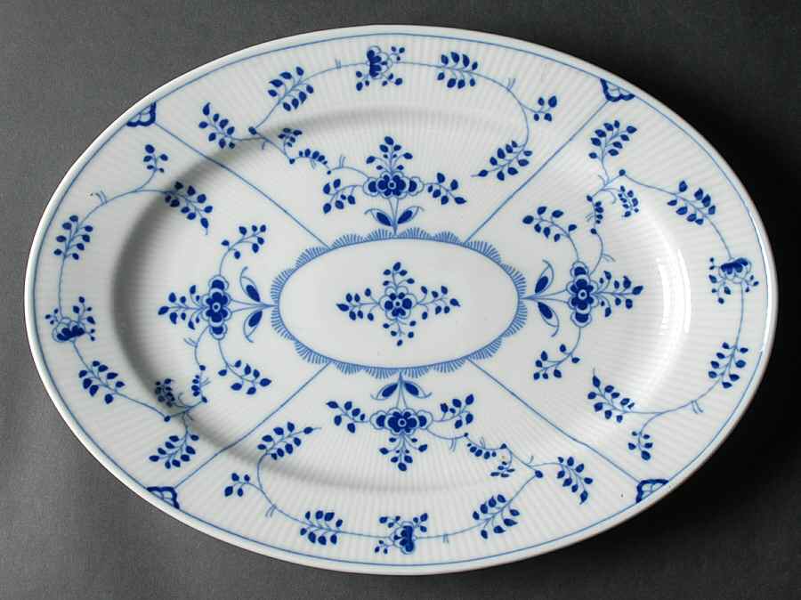 Amalienburg 14" Oval Serving Platter by Villeroy & Boch-1