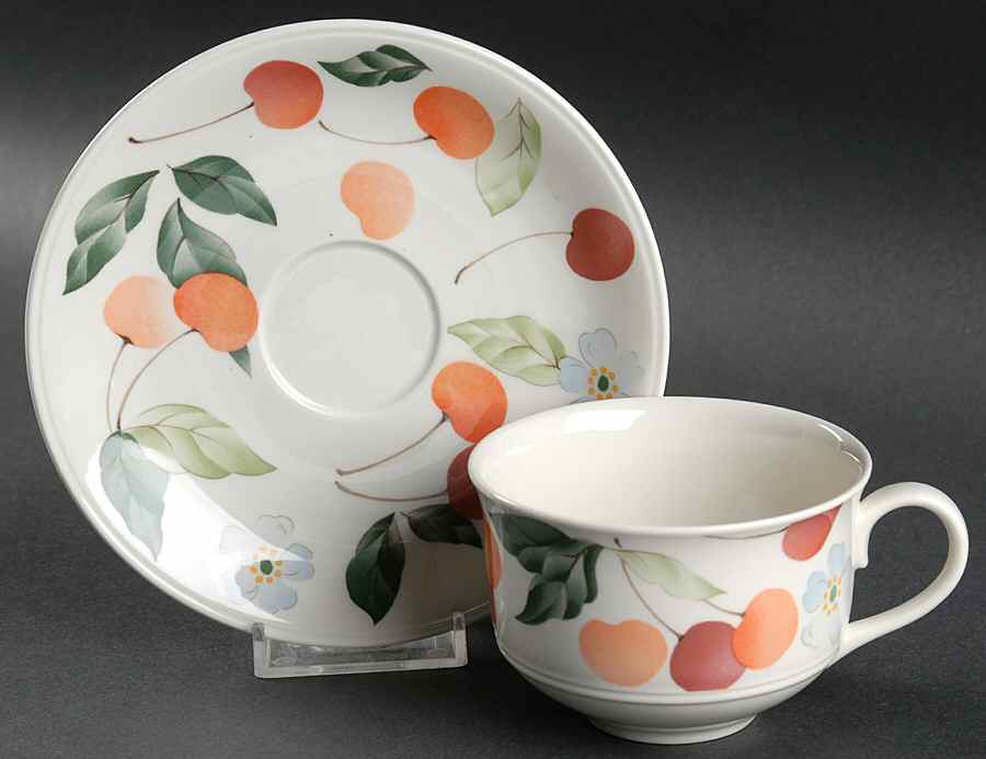 Amigo Flat Cup & Saucer Set by Villeroy & Boch-1