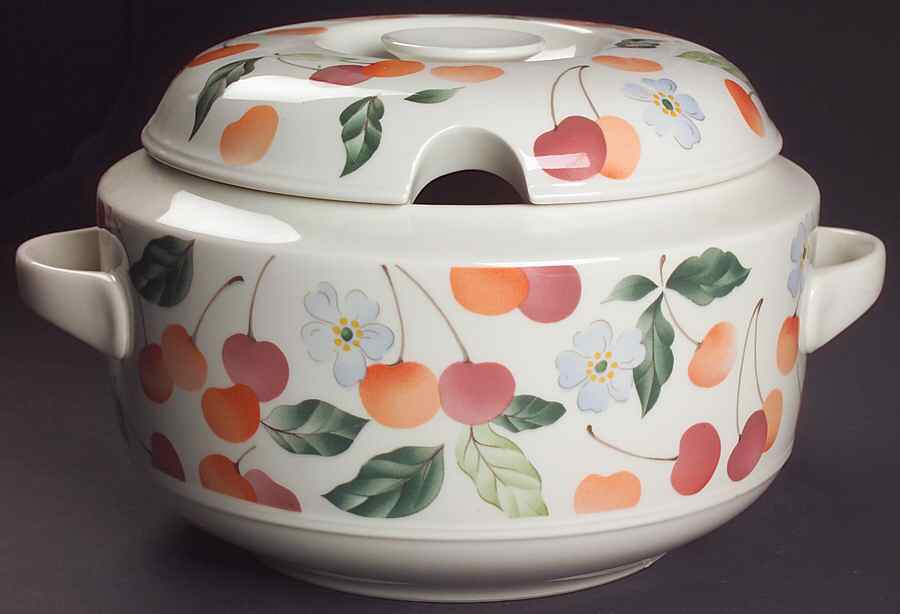 Amigo Tureen &  Lid by Villeroy & Boch-1