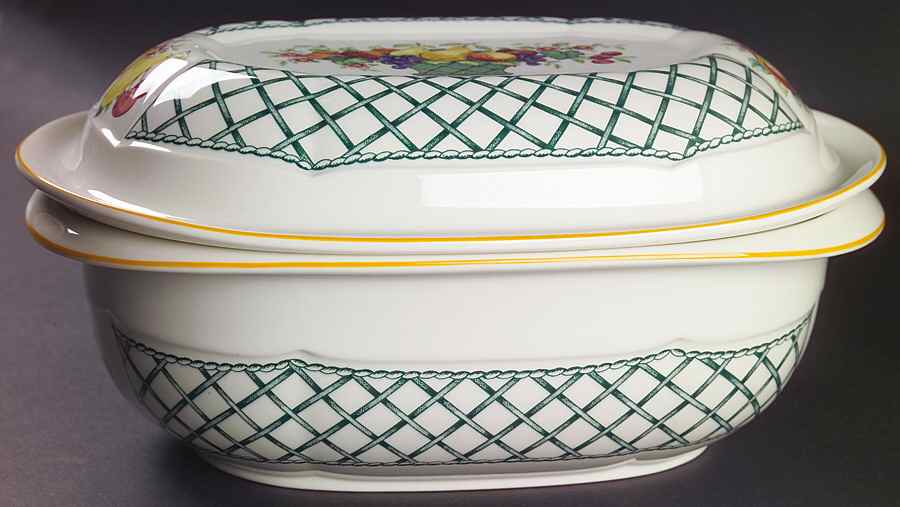 Basket 3 Quart Oval Microwave Baker with Lid by Villeroy & Boch-1