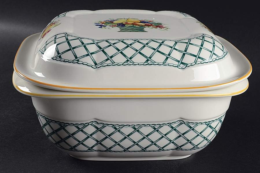 Basket 3 Quart Square Microwave Baker & Lid by Villeroy & Boch-1