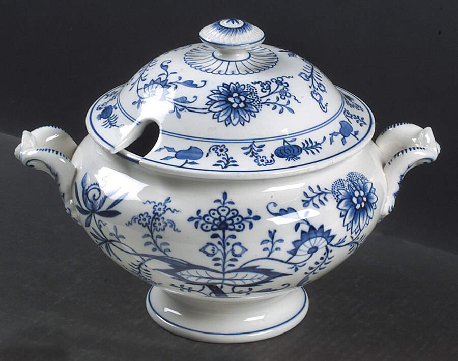 Blue Onion Tureen &  Lid by Villeroy & Boch-1