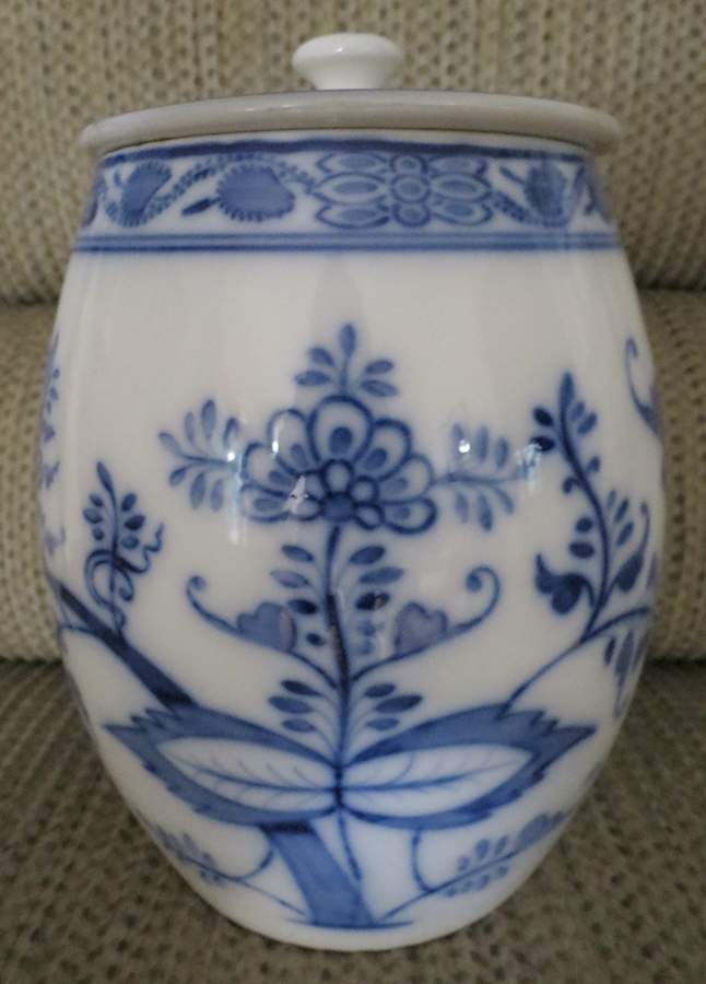 Blue Onion Storage Jar & Lid by Villeroy & Boch-1
