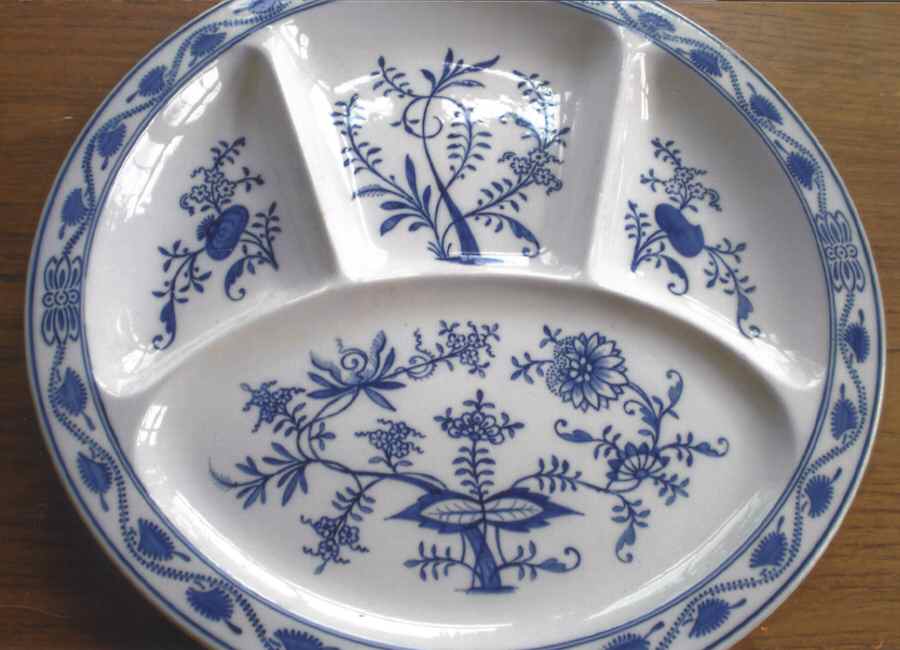 Blue Onion Fondue Plate by Villeroy & Boch-1