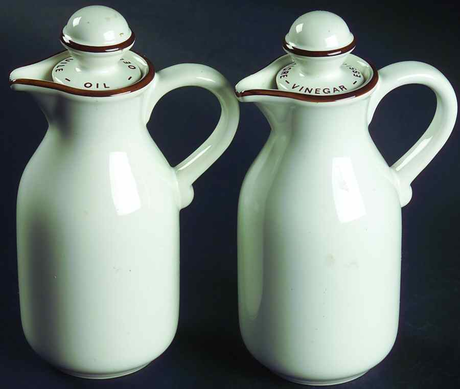 Boutique Vinegar and Oil Set with "V" and "O" Stoppers by Villeroy & Boch-1