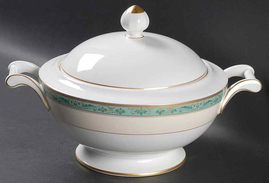 Cassis (Bone) Round Covered Vegetable by Villeroy & Boch-1