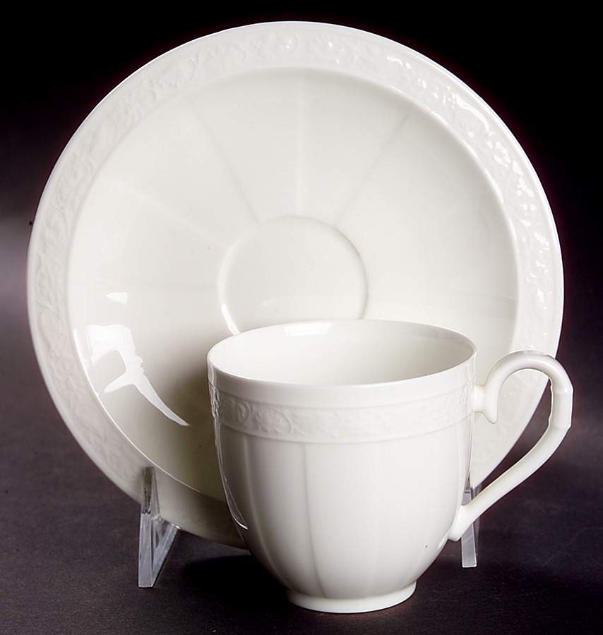 Cameo White (Weiss) Flat Cup & Saucer Set by Villeroy & Boch-1