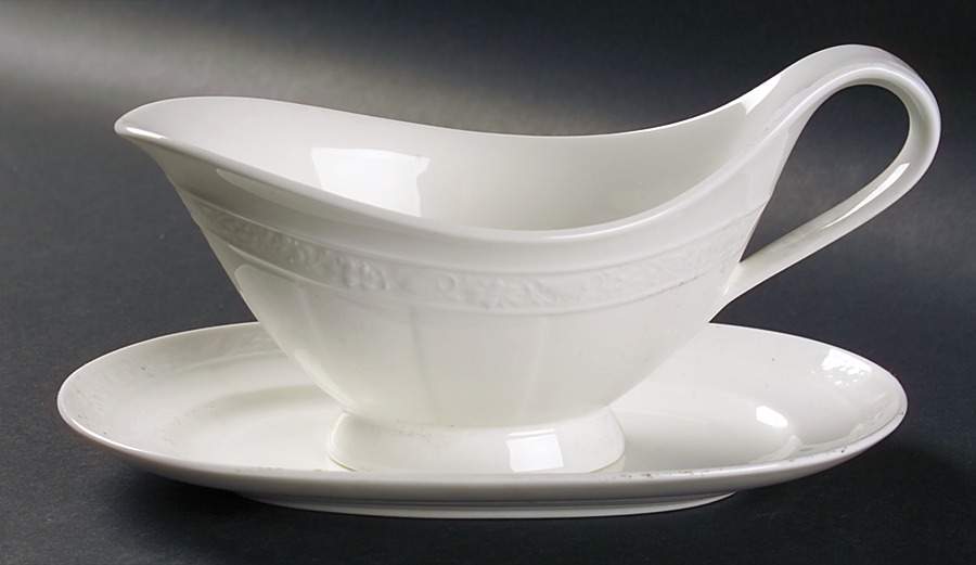 Cameo White (Weiss) Gravy Boat & Underplate/Relish by Villeroy & Boch-1