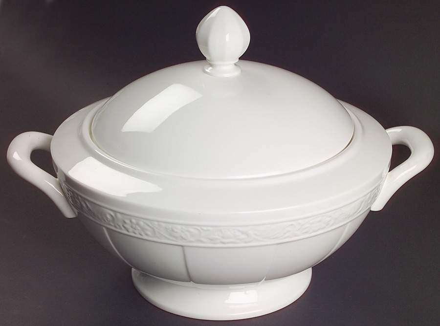 Cameo White (Weiss) Tureen &  Lid by Villeroy & Boch-1