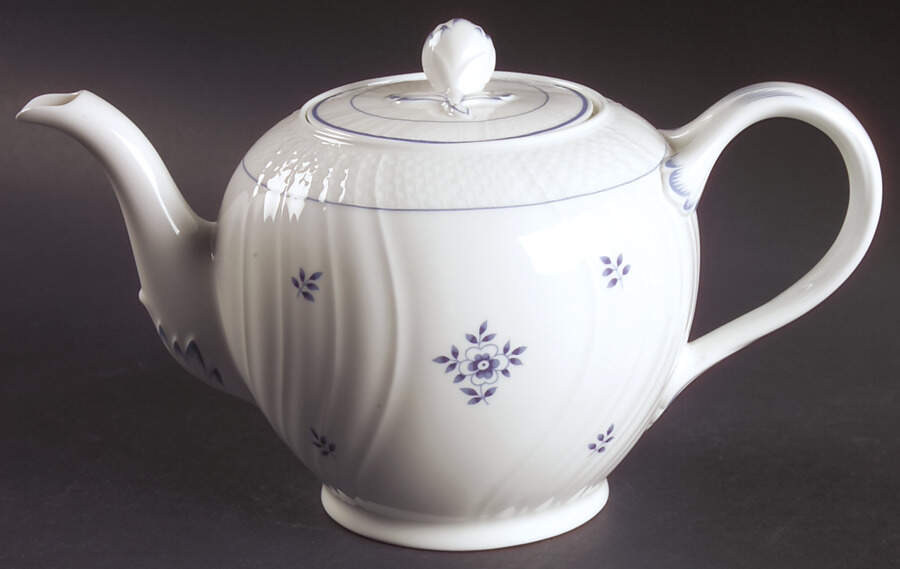 Coburg Teapot & Lid by Villeroy & Boch-1