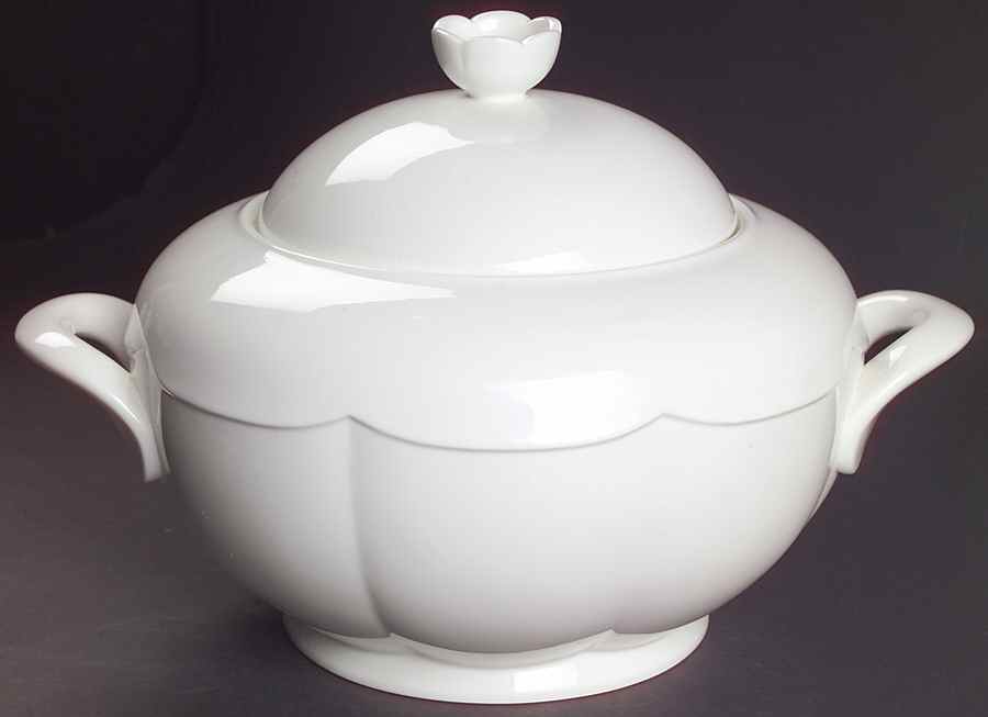 Damasco White Tureen &  Lid by Villeroy & Boch-1