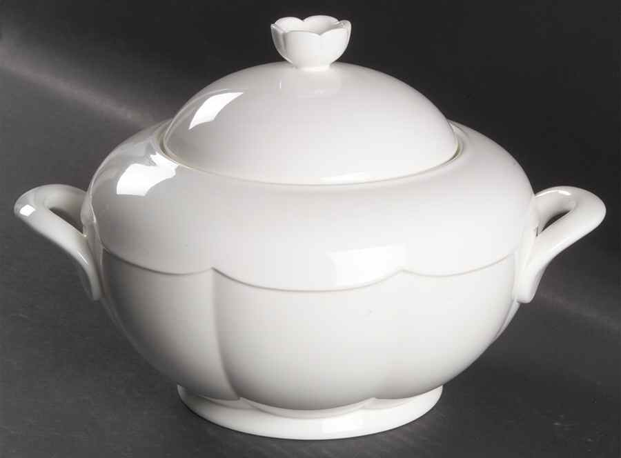 Damasco White Round Covered Vegetable by Villeroy & Boch-1
