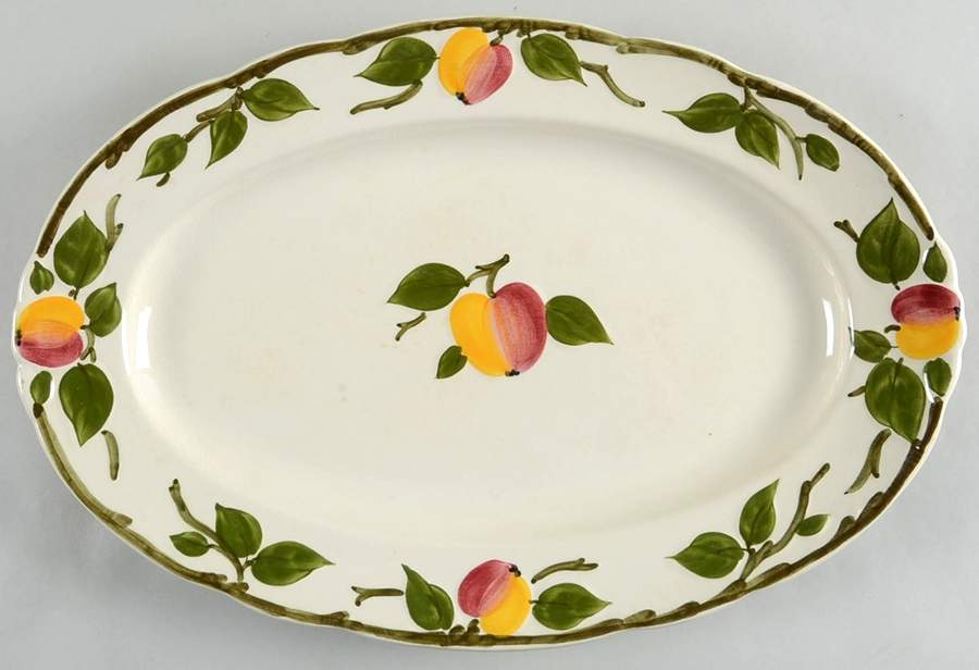 The Delicious Apple 15" Oval Serving Platter by Villeroy & Boch-1
