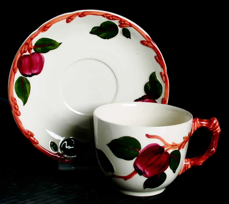 Delicious Apple Flat Cup & Saucer Set by Villeroy & Boch-1