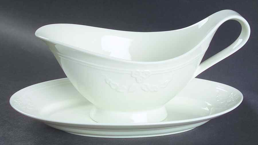 Fiori Weiss Gravy Boat & Underplate/Relish by Villeroy & Boch-1