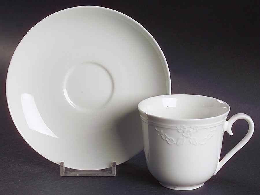 Fiori Weiss Flat Cup & Saucer Set by Villeroy & Boch-1