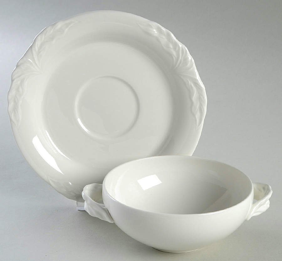 Foglia Flat Cream Soup Bowl & Breakfast Saucer Set by Villeroy & Boch-1