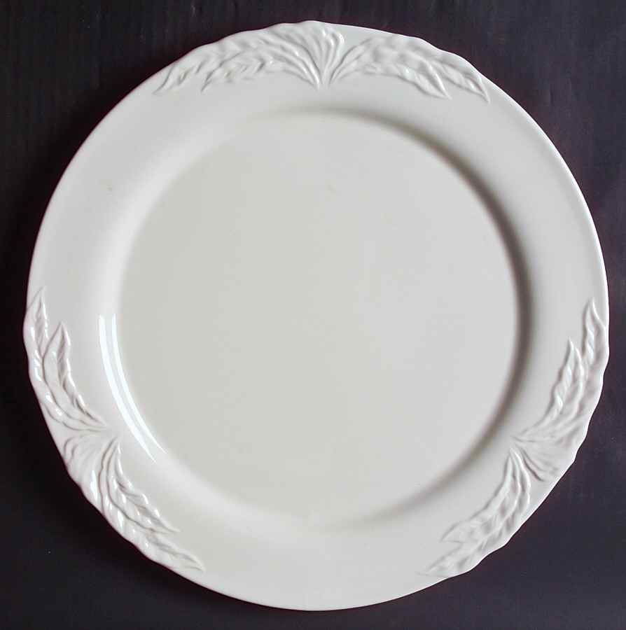 Foglia 12" Chop Plate (Round Platter) by Villeroy & Boch-1