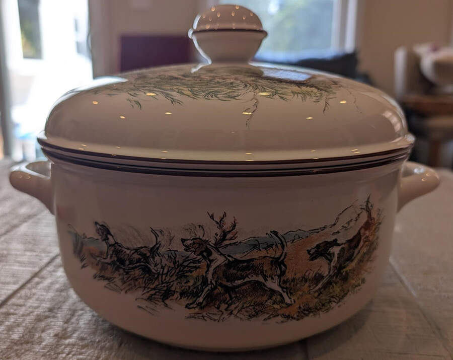 Fontainebleau (Raised Dots, No Trim) 3 Quart Round Covered Casserole by Villeroy & Boch-1