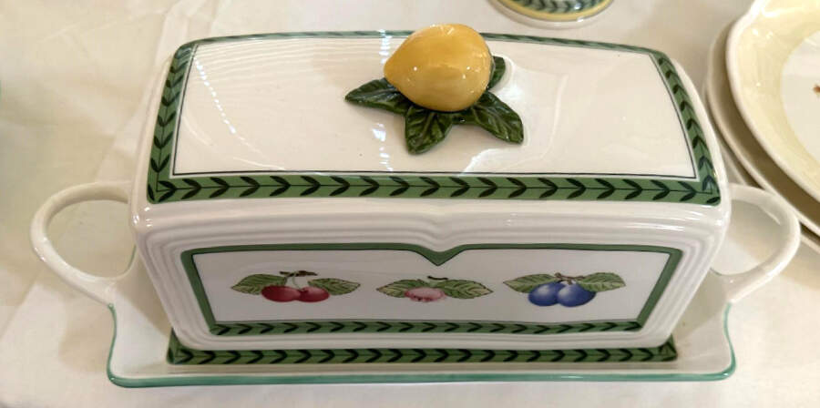 French Garden Fleurence Bread Box & Lid by Villeroy & Boch-1