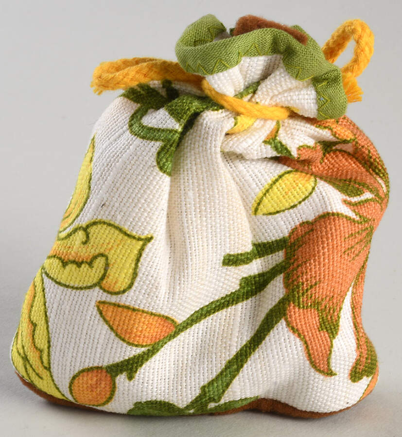 Geranium (Non Ribbed Rim) Cloth Egg Cozy by Villeroy & Boch-1