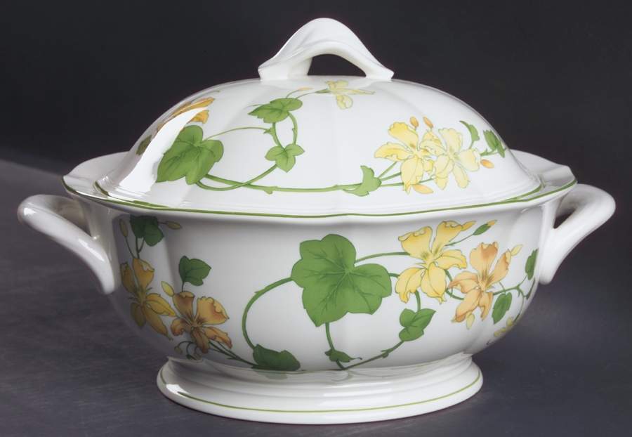 Geranium (Ribbed Rim) Tureen &  Lid by Villeroy & Boch-1