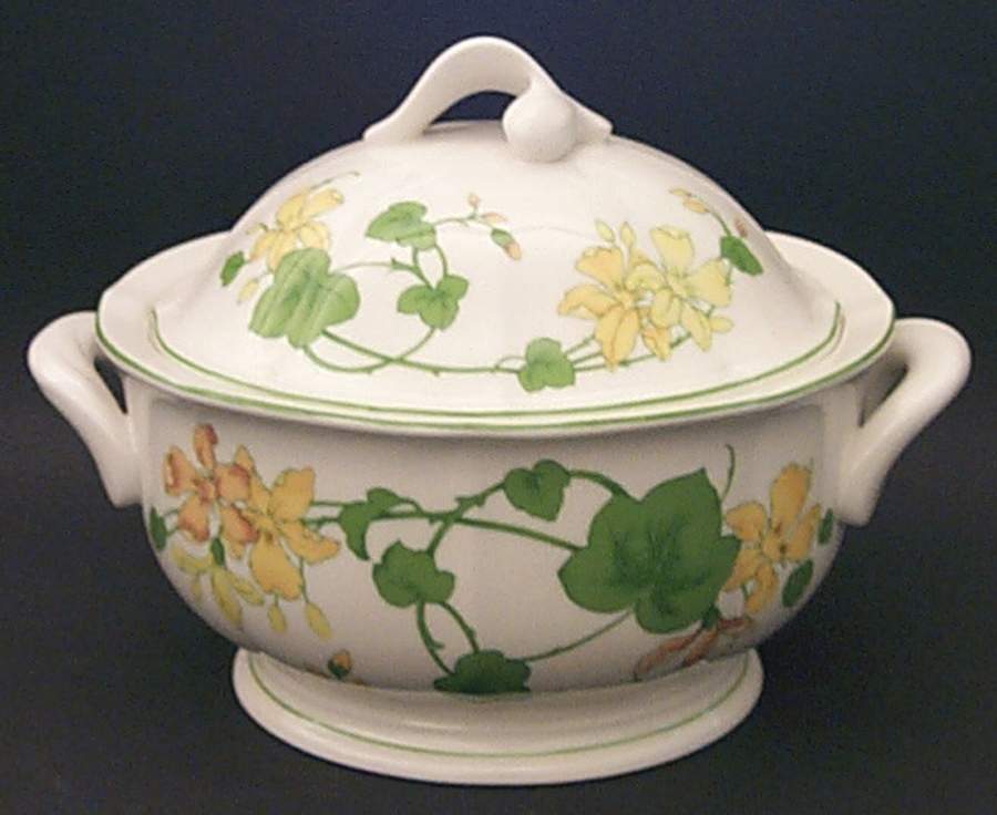 Geranium (Ribbed Rim) Oval Covered Vegetable by Villeroy & Boch-1