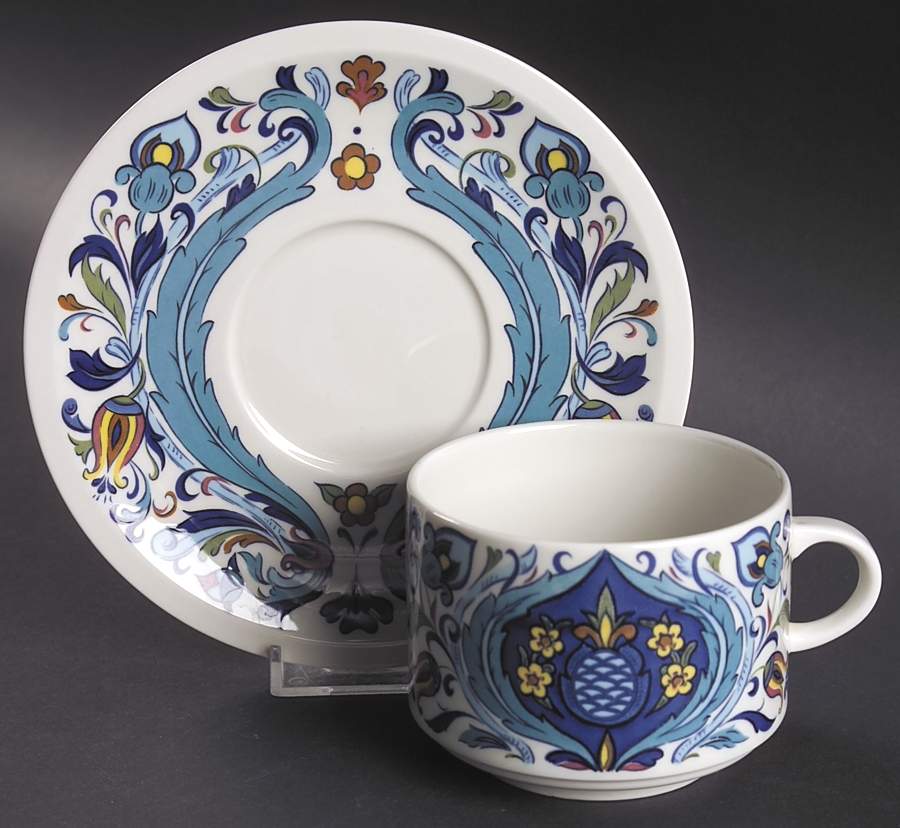 Izmir (Older) Oversized Cup & Saucer Set by Villeroy & Boch-1