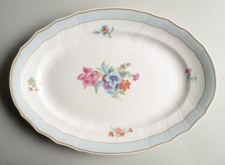 Konigin Louise 13" Oval Serving Platter by Villeroy & Boch-1