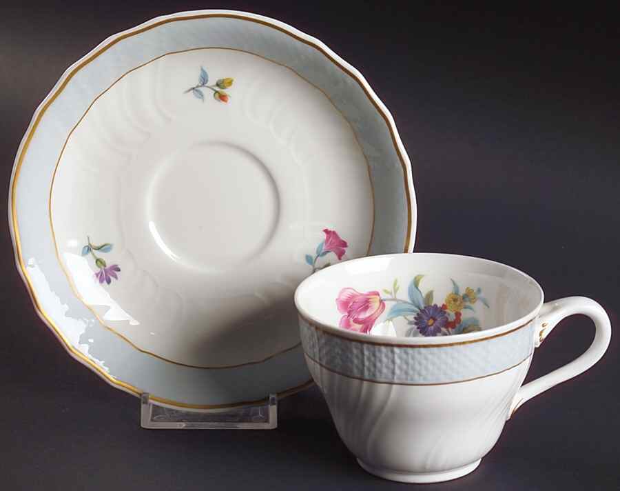 Konigin Louise Flat Cup & Saucer Set by Villeroy & Boch-1