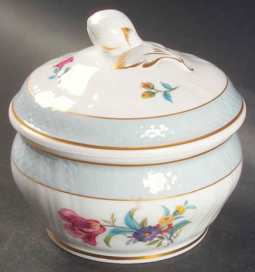 Konigin Louise Sugar Bowl & Lid by Villeroy & Boch-1
