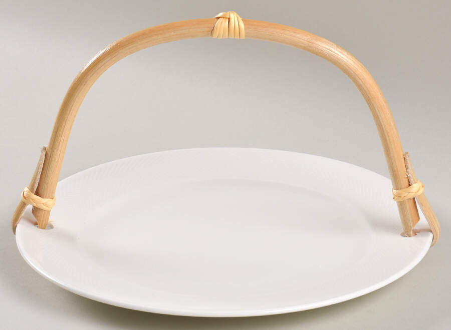Look 5 3/8"-5 5/8" Bamboo Handled Serving Plate  HC by Villeroy & Boch-1